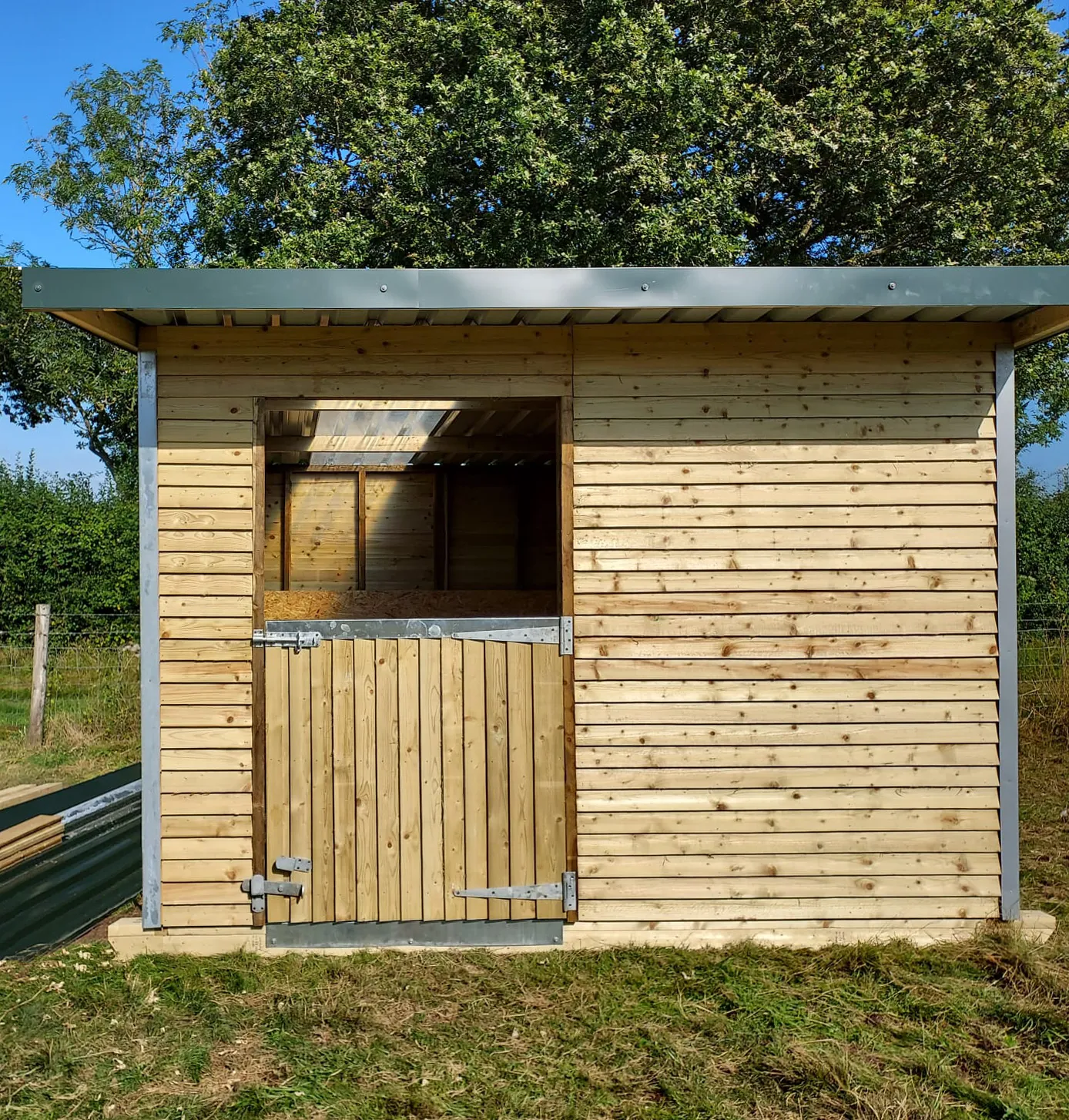 Mobile Stable 12x12